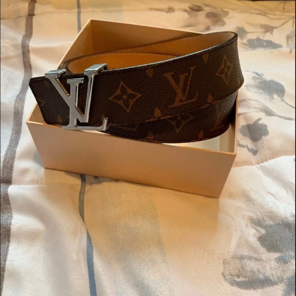 Lightly Worn Louis Vuitton Belt Amazing condition